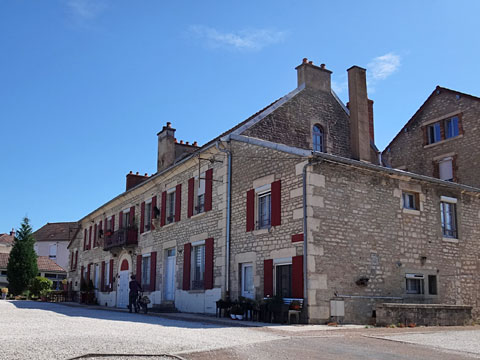 モンバールの宿