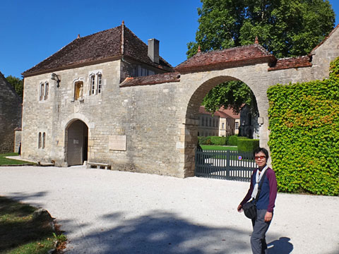 フォントネー修道院入口