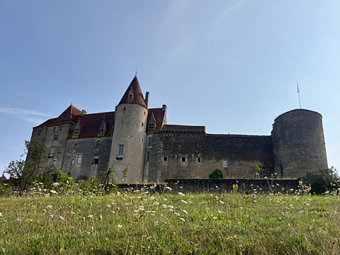 シャトーヌフ城の足元