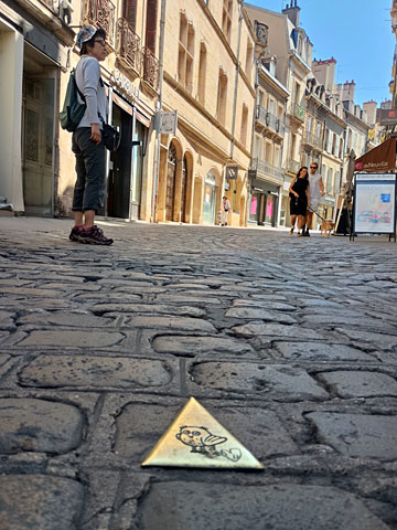 フォルジュ通りへ入る