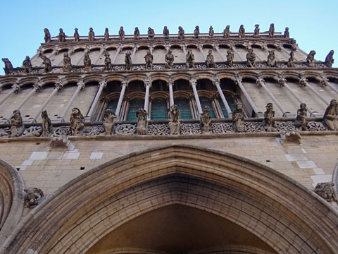 西側ファサード