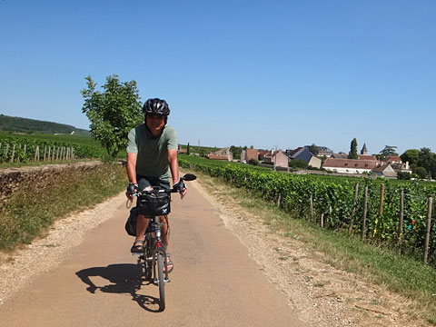 ヴォーヌ・ロマネ村を出発