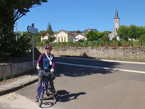 ここから北西へ