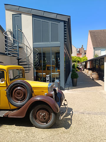 ファロの敷地に入る