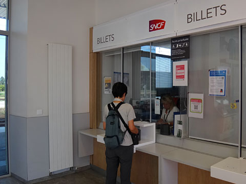 窓口でチケット購入