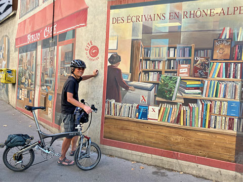 だまし絵『市立図書館』