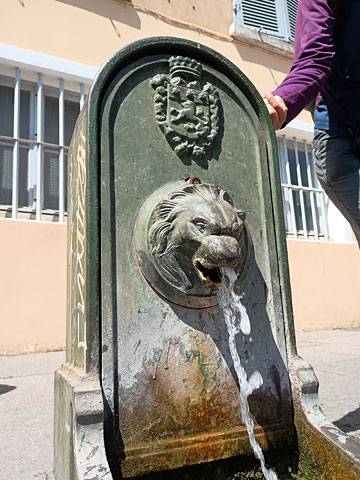 ライオンの口の水場