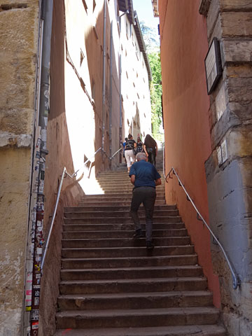 フルヴィエールの丘への階段