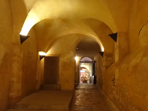 ブフ通りとサン・ジャン通りを繋ぐトラブール