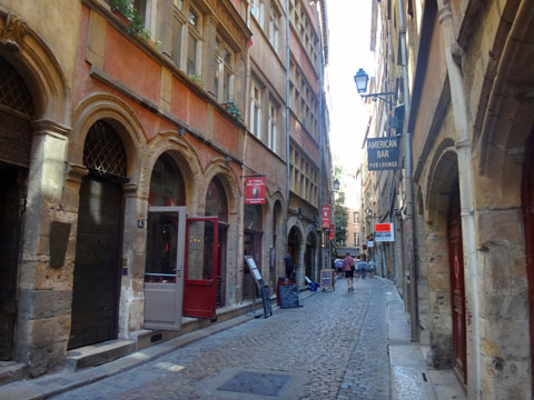 トロワ・マリ通り