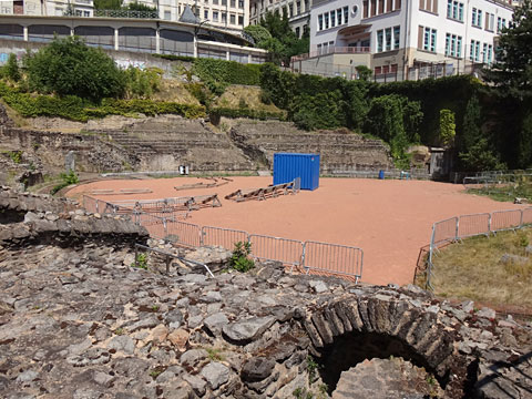 三ガリアの円形闘技場