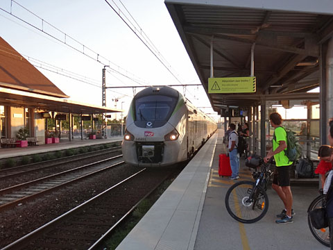 ボーヌ駅のプラットフォーム