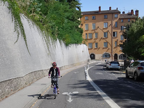 フルヴィエールの丘へ上る