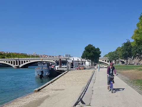 ヴィルソン橋を過ぎる