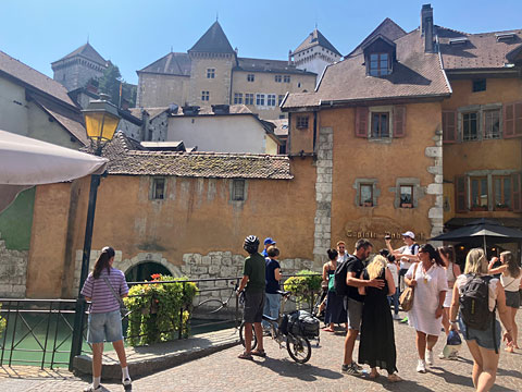 ティウ川にかかるモラン橋