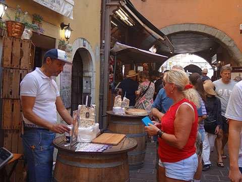 ヌガーを売る店