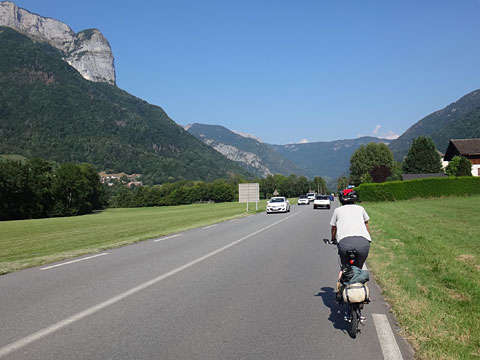 幹線道路を飛ばす