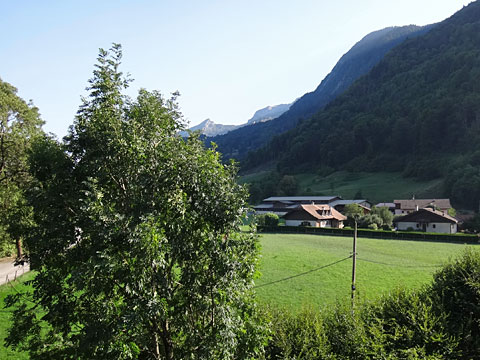 窓からラ・トゥルネットが見える