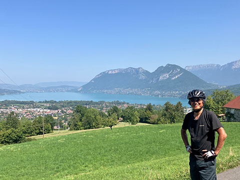 アヌシー湖を見下ろす