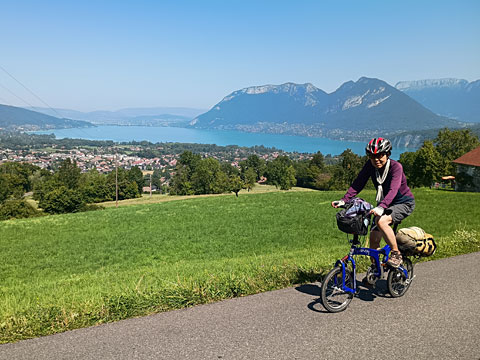 アヌシー湖から上るサリーナ