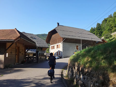 集落入口は上り