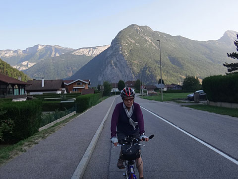 トーヌに突き出す山塊