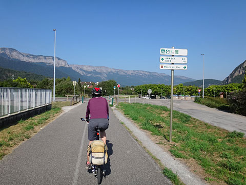 自転車道を飛ばす