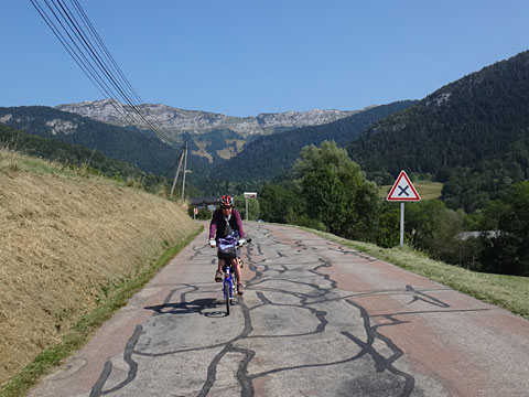 ローカル道を走る