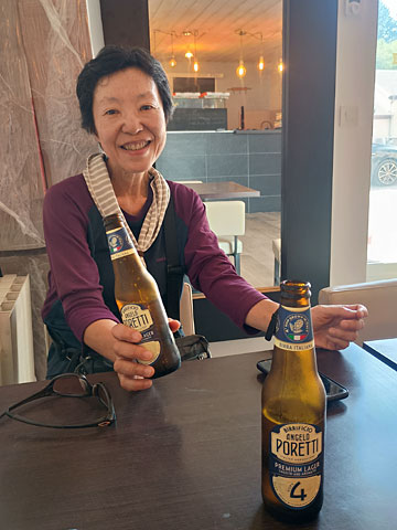 冷たい麦酒に満面の笑みはサリーナ