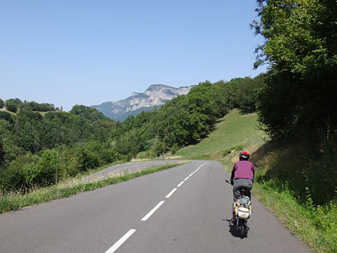 ヘアピンカーブを下る