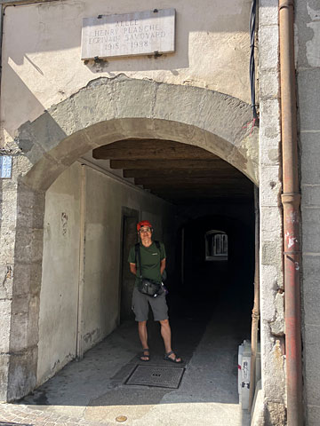 路地入口のサイダー