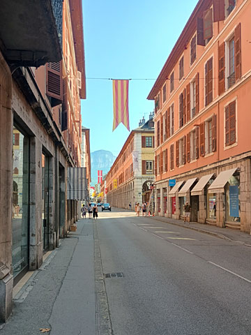 ボワヌ通りに出る