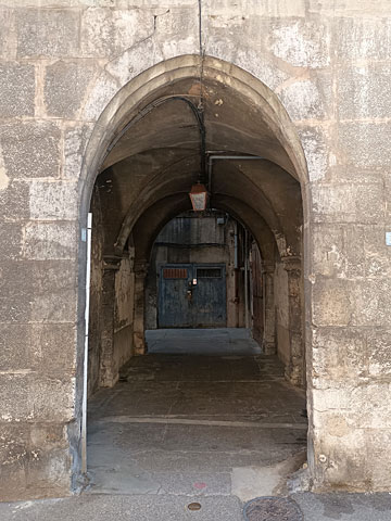 建物の外に出た