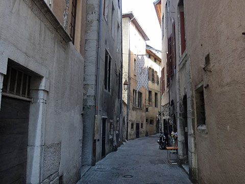 バッス・デュ・シャトー通り