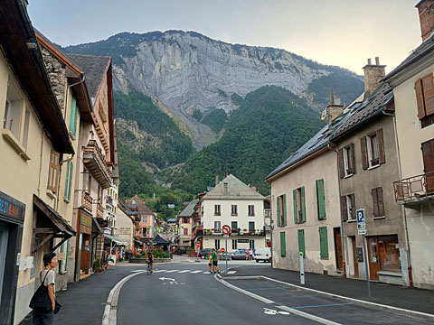 地域スーパーからの帰り道