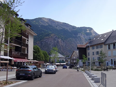 観光案内所へ向かう