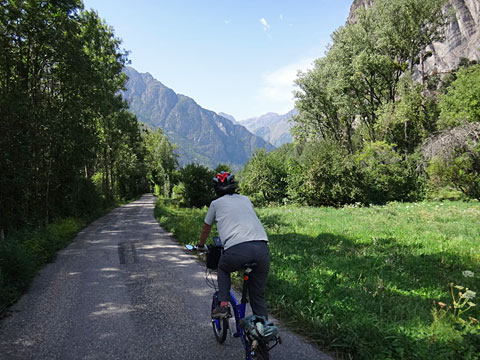 サレンヌ川と共に北上