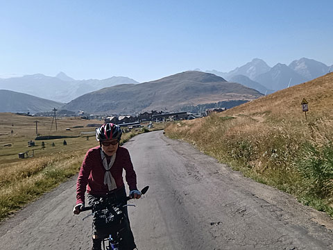 ラック道路を上る