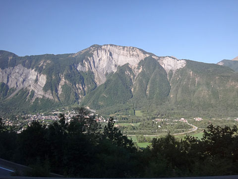 眼下にル・ブール=ドアザン