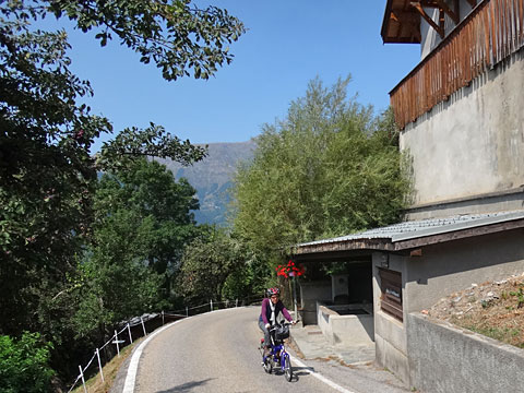 小屋の前でストップ