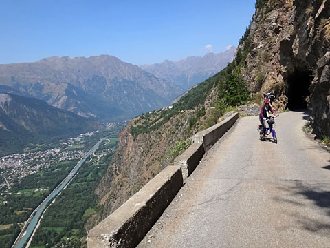 トンネルを抜けた