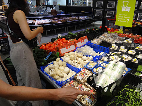 インターマルシェで買い物