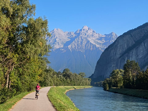 ロマンシュ川サイクリングロード