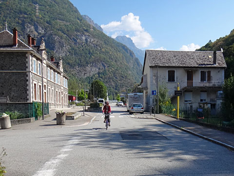 サリーナが追いかける