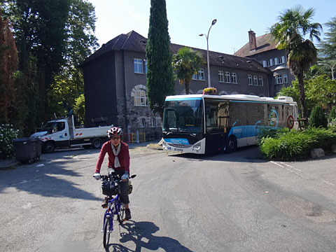 お城と公園の入口付近に到着