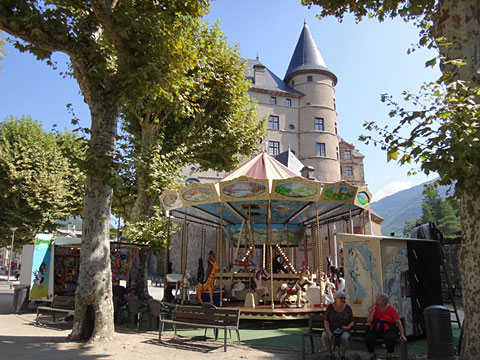 入口脇のメリーゴーランド