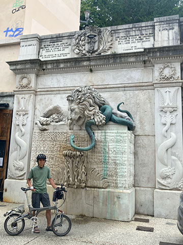 ライオンの泉とサイダー