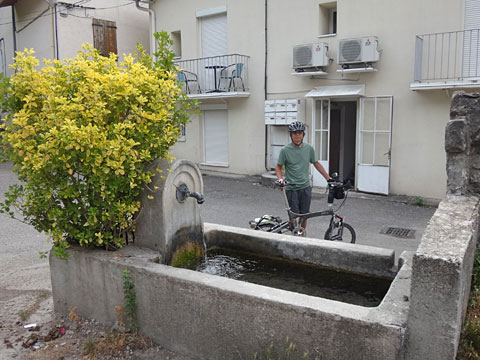 宿の裏庭の水場