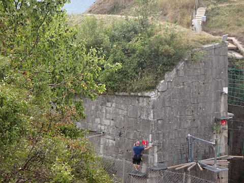 アスレチックを楽しむ人