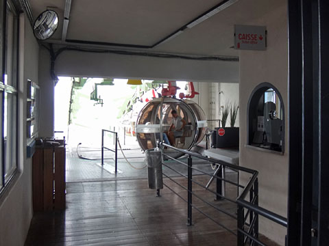 ロープウェイ駅